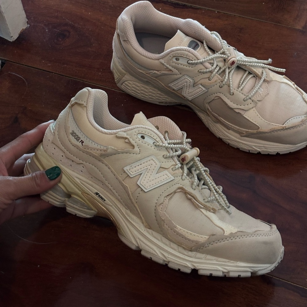 New Balance 2002R